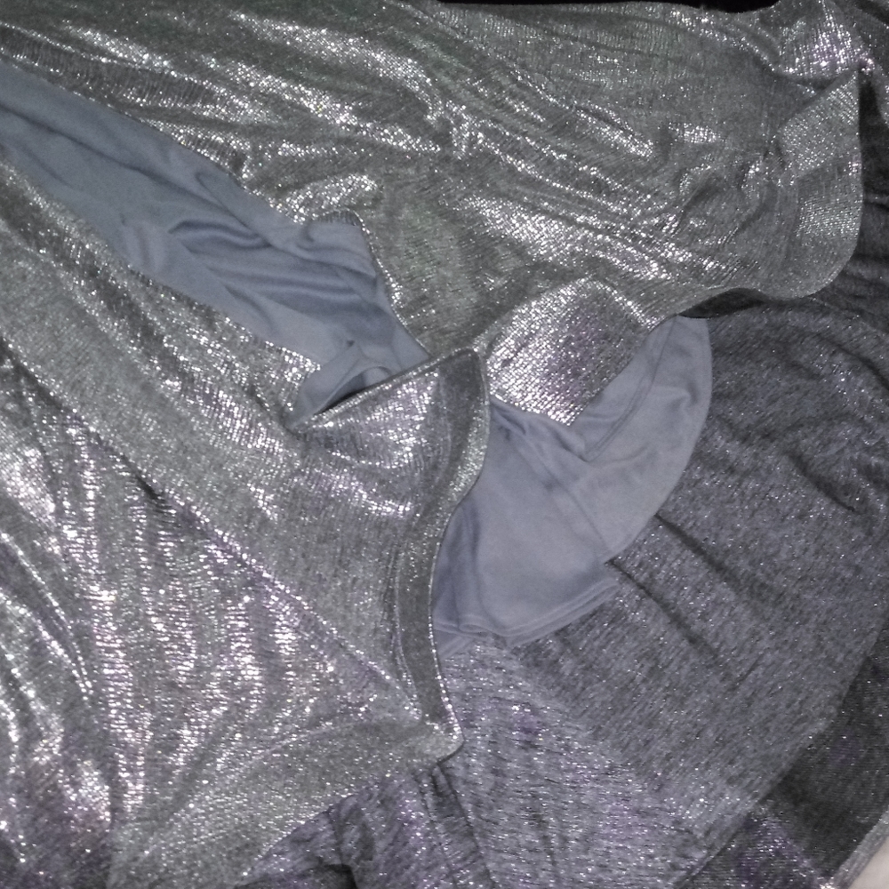 Betsy & Adam Slinky Metallic Slit Gown Size 12 - Picture 12 of 15